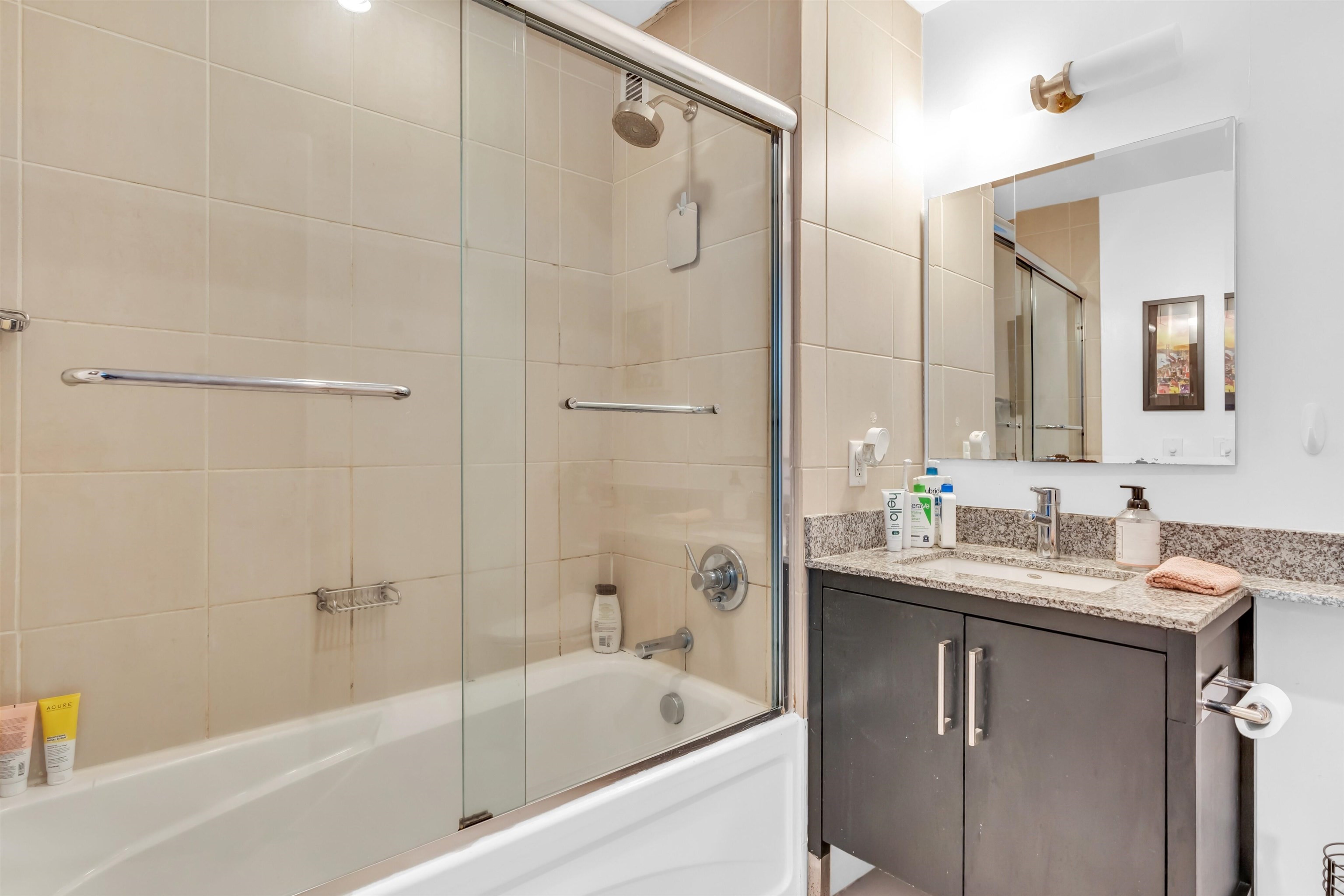 1 SHORE LANE Unit: 2505