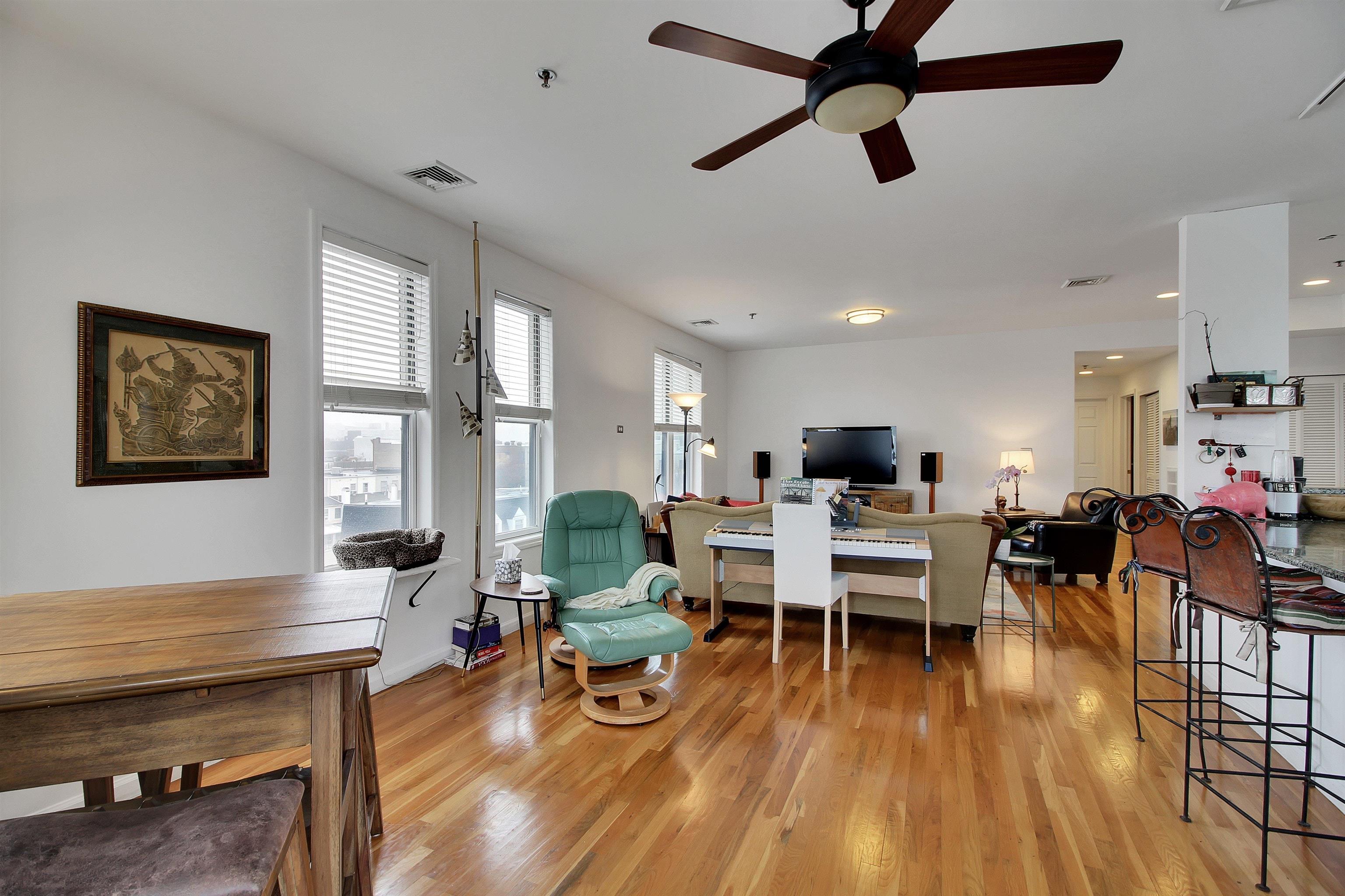 380 NEWARK AVE Unit: 5D
