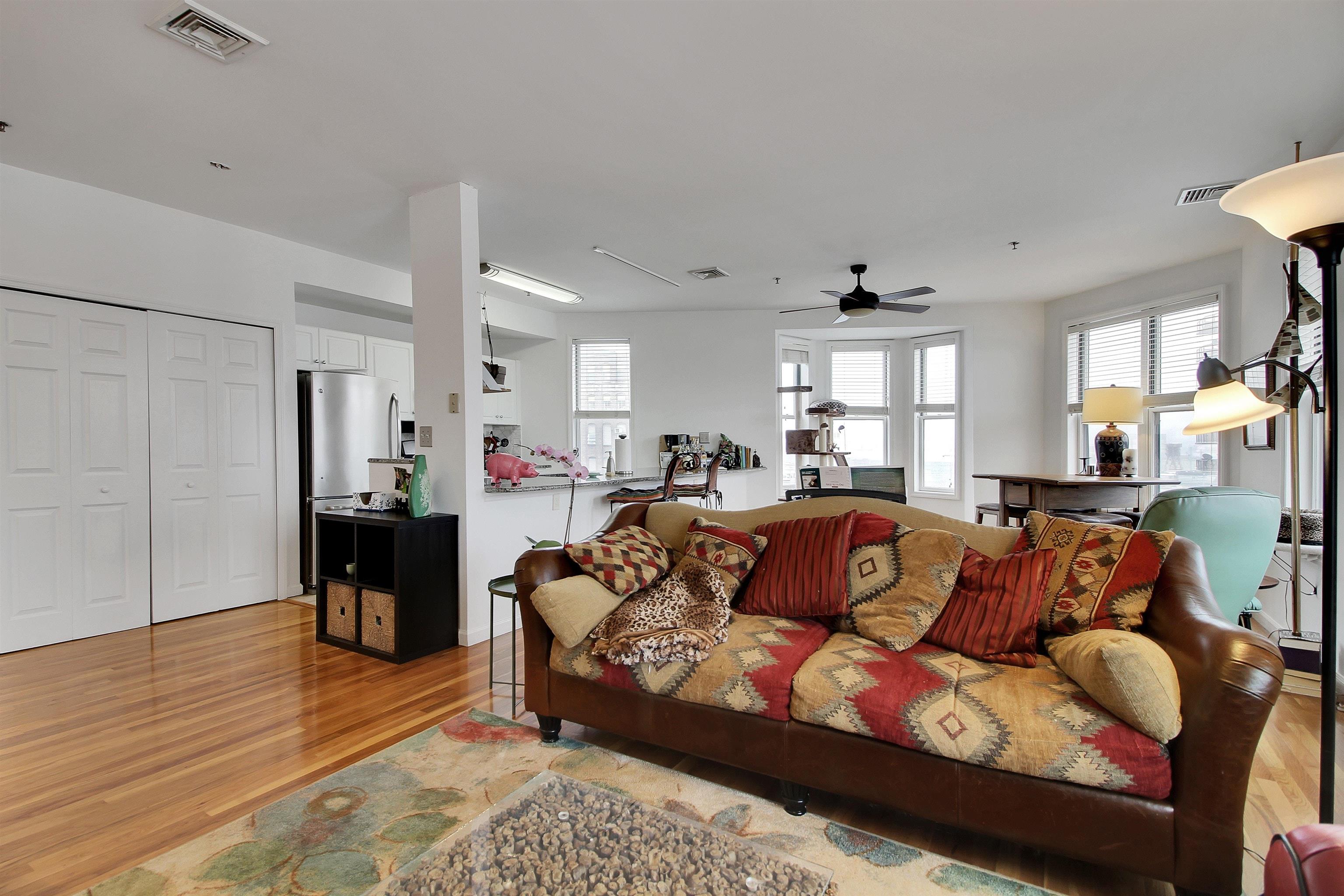 380 NEWARK AVE Unit: 5D