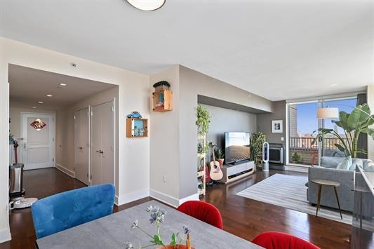 88 MORGAN ST Unit: PH5-5