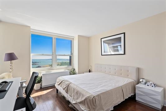 88 MORGAN ST Unit: PH5-5