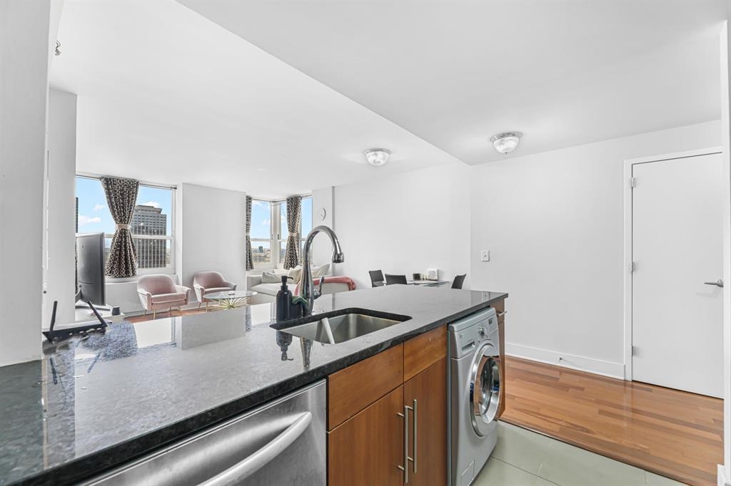 88 MORGAN ST Unit: 1801