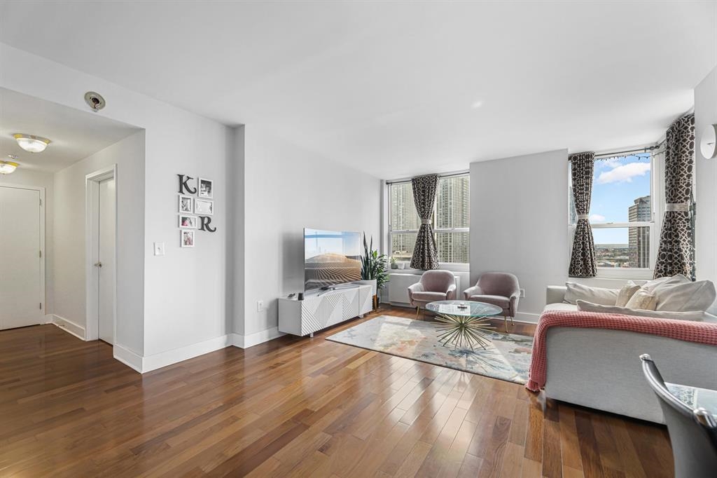 88 MORGAN ST Unit: 1801