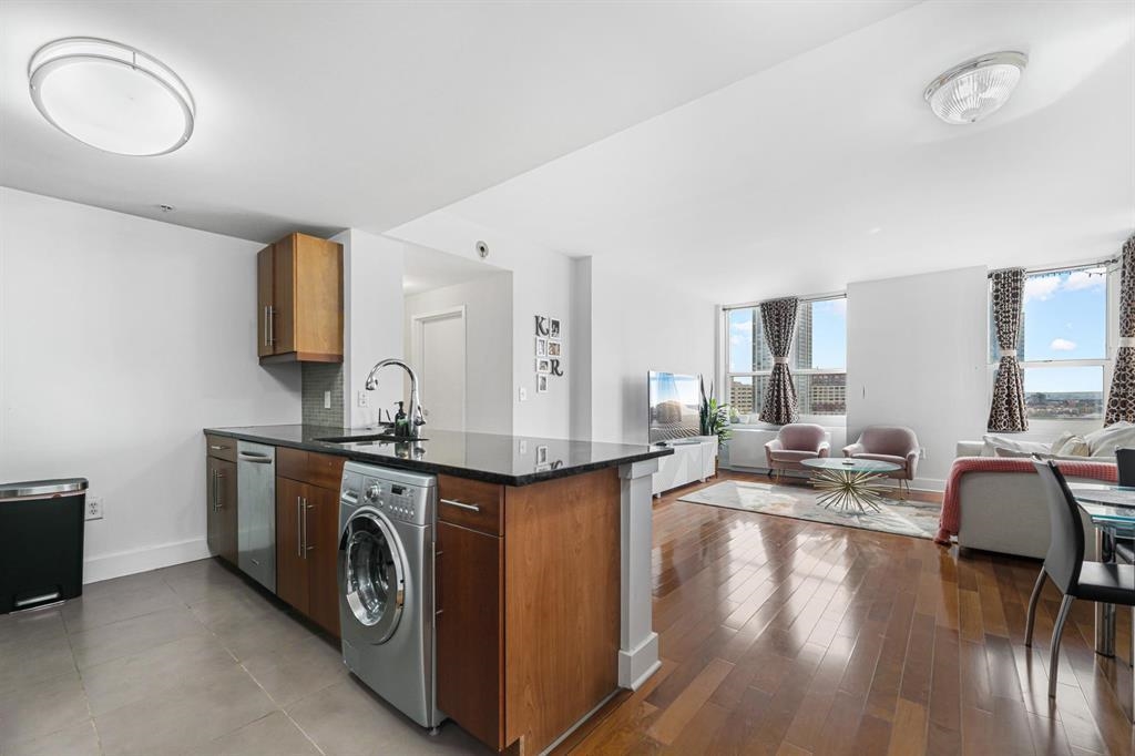 88 MORGAN ST Unit: 1801