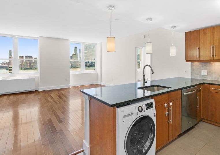 88 MORGAN ST Unit: 2405