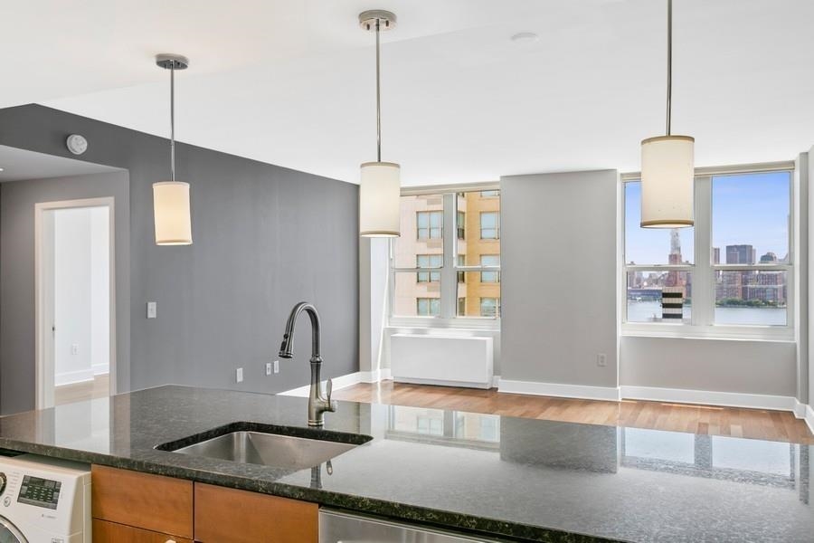 88 MORGAN ST Unit: 2405