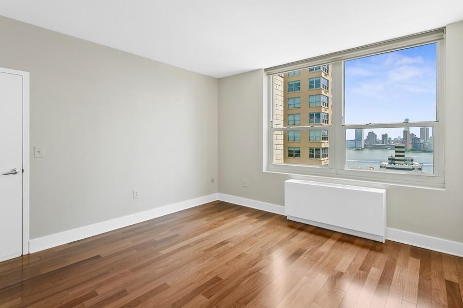 88 MORGAN ST Unit: 2405