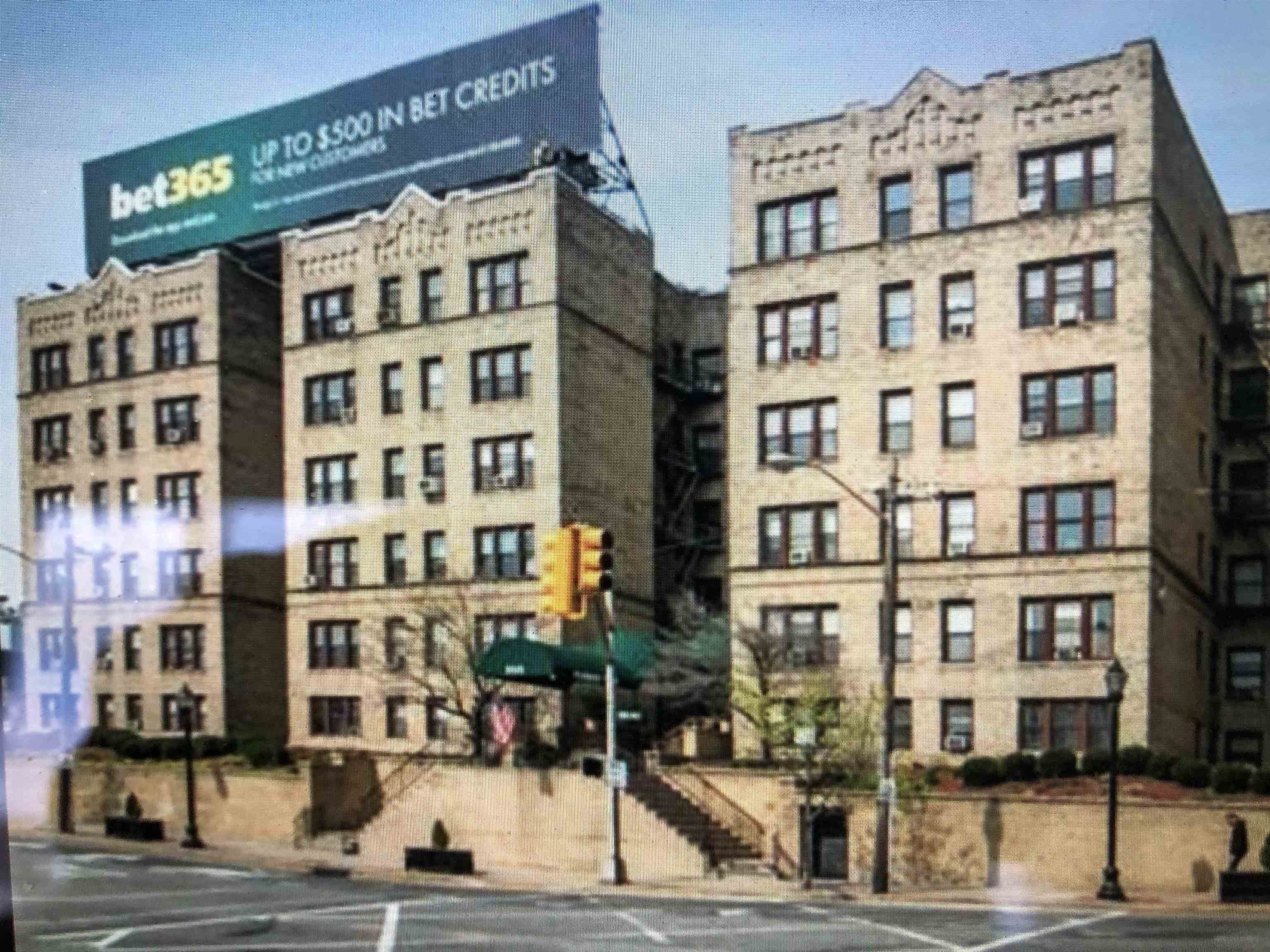 3315 PLEASANT AVE Unit: 310