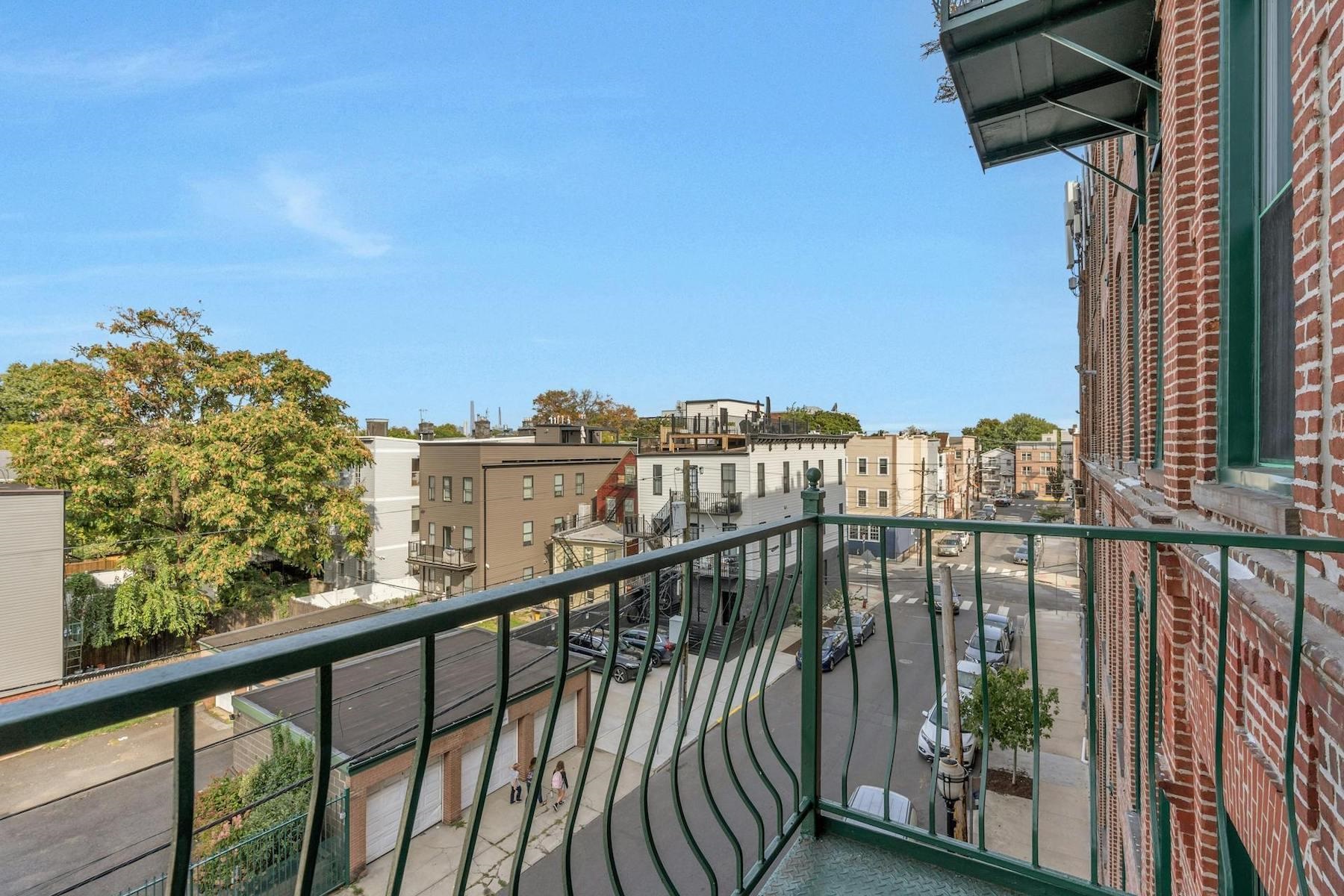 126 WEBSTER AVE Unit: 3B