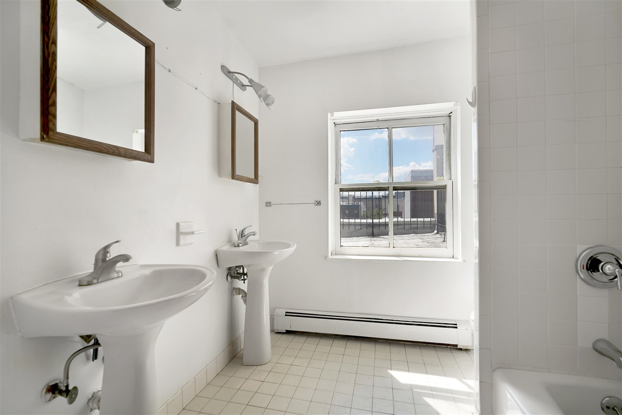 308 HUDSON ST Unit: 3