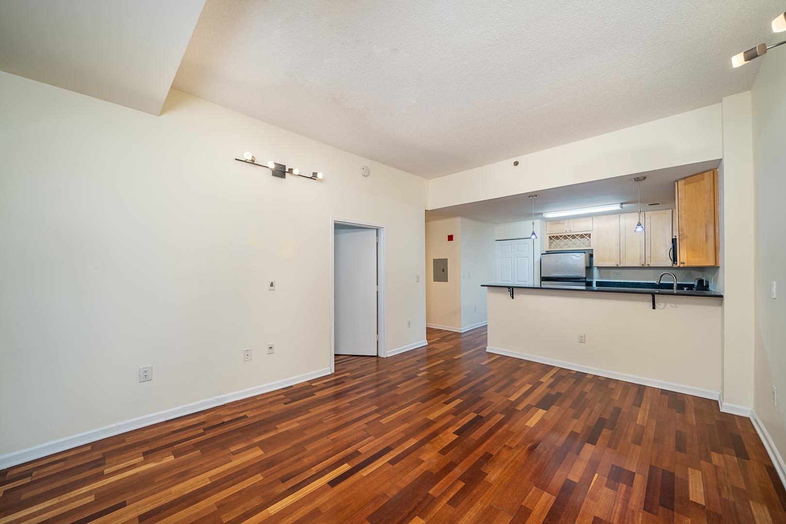 700 1ST ST Unit: 1b