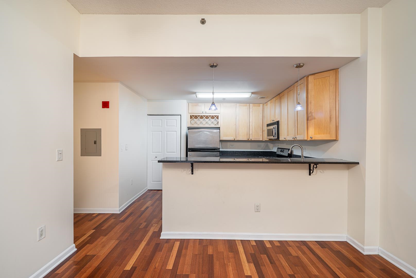 700 1ST ST Unit: 1b