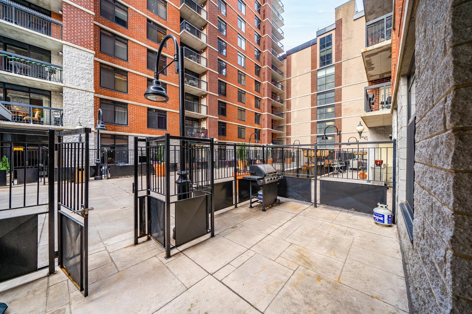 700 1ST ST Unit: 1b