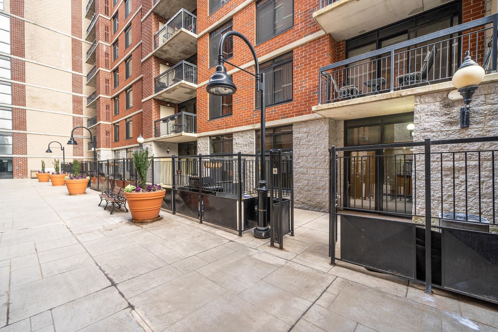 700 1ST ST Unit: 1b