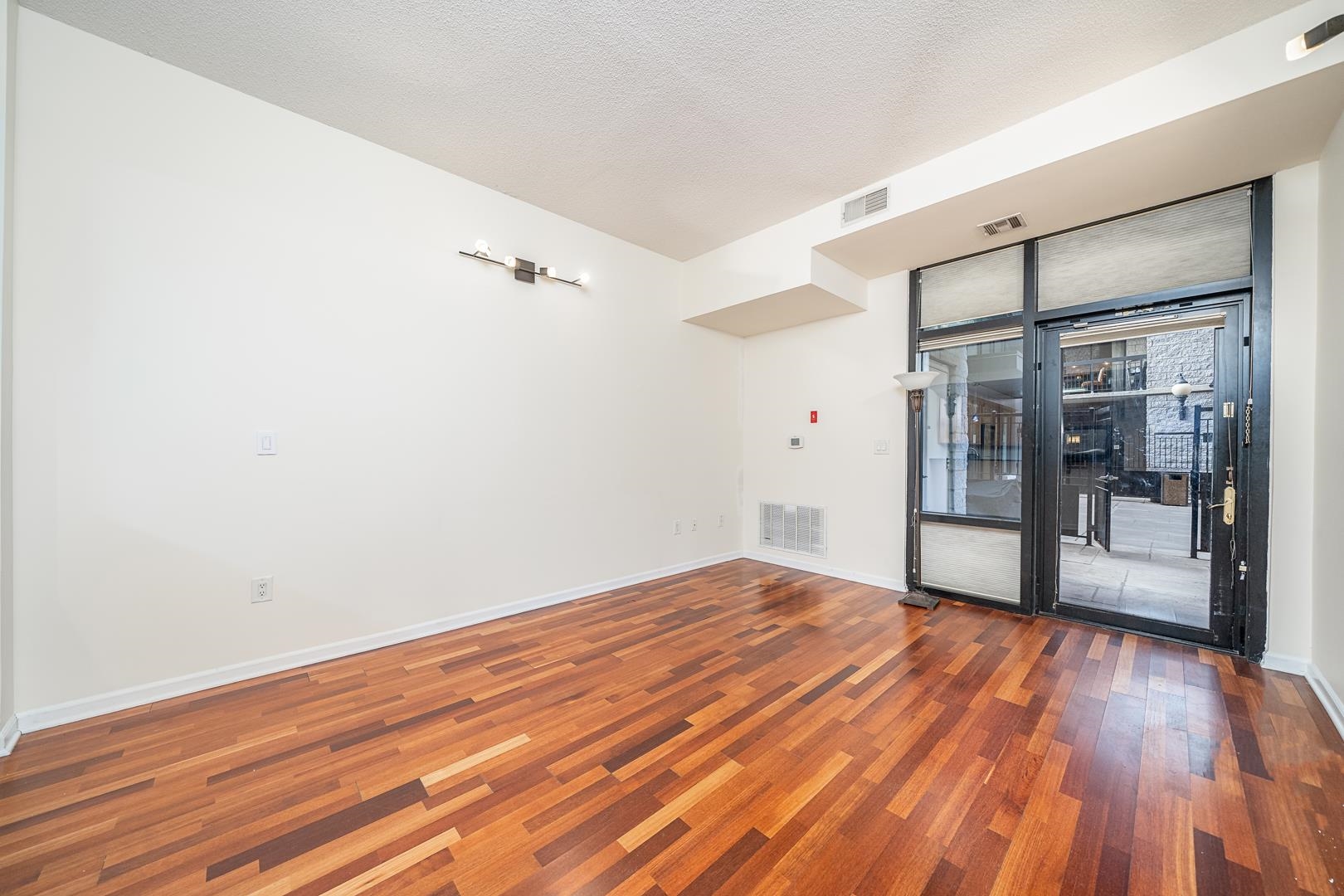 700 1ST ST Unit: 1b