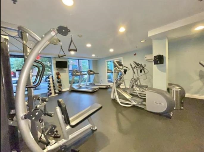 727 MONROE ST Unit: 303