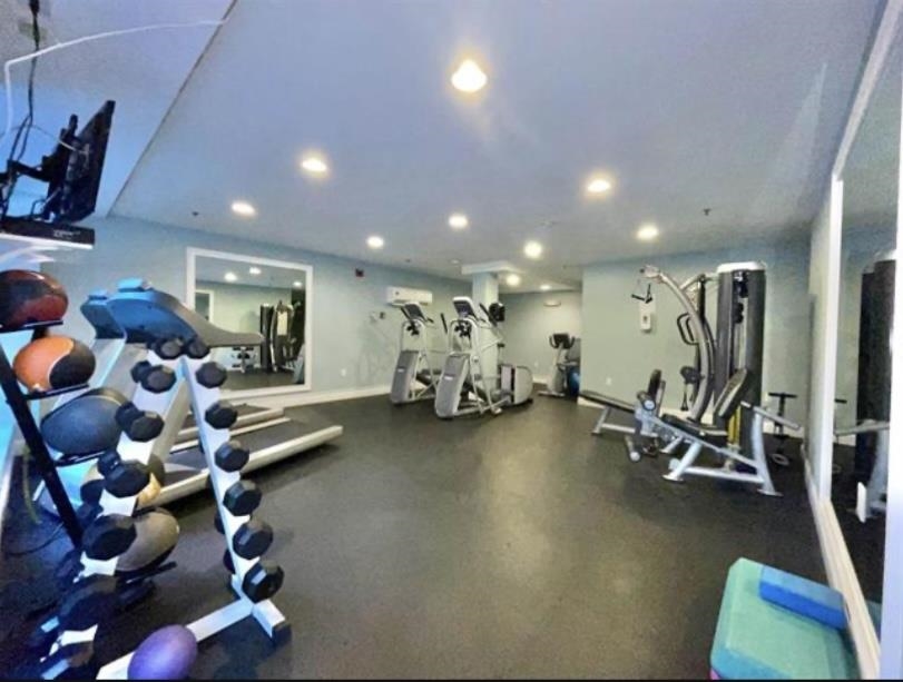 727 MONROE ST Unit: 303