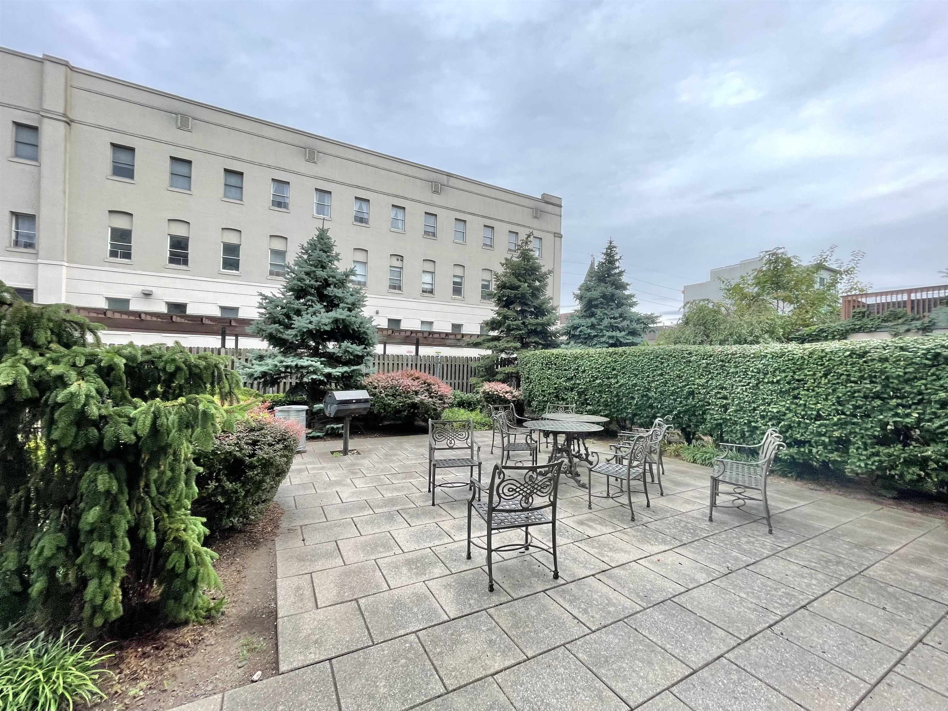 727 MONROE ST Unit: 303