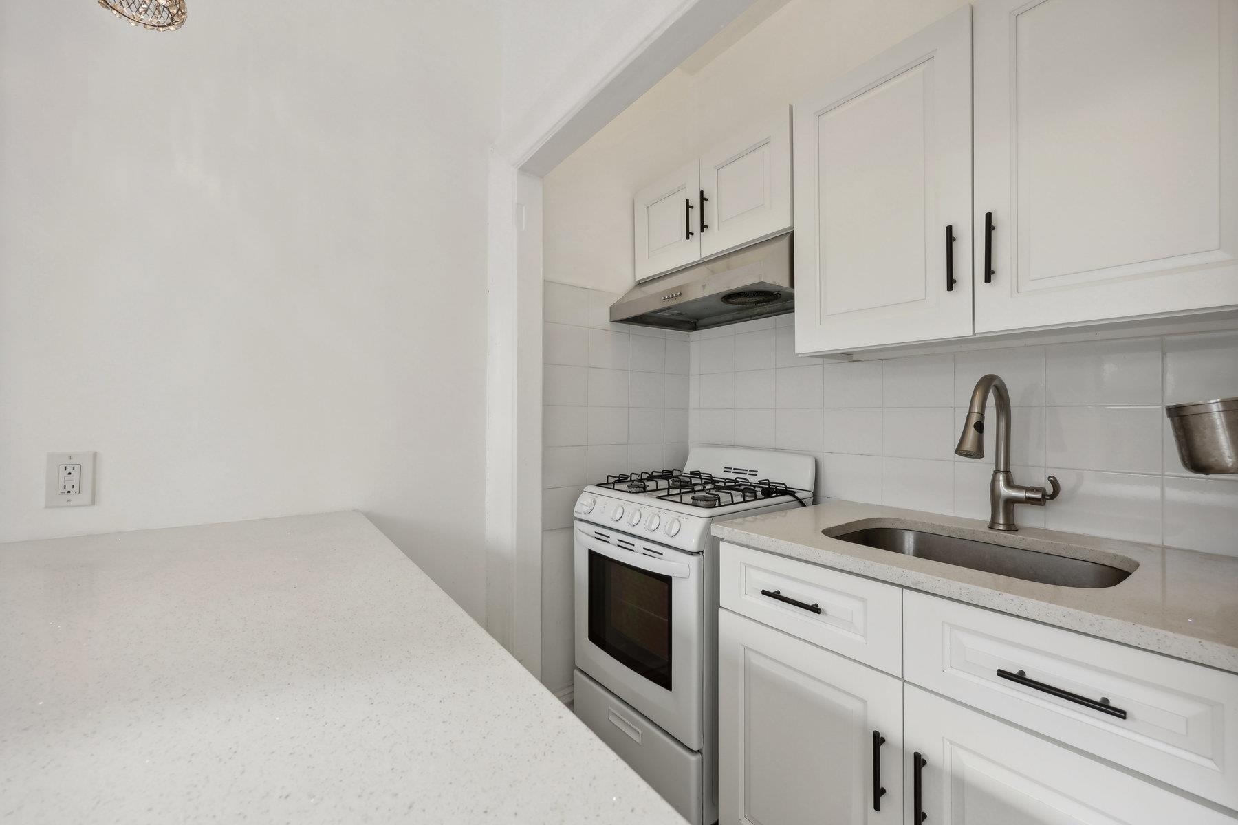 3726 PARK AVE Unit: C5