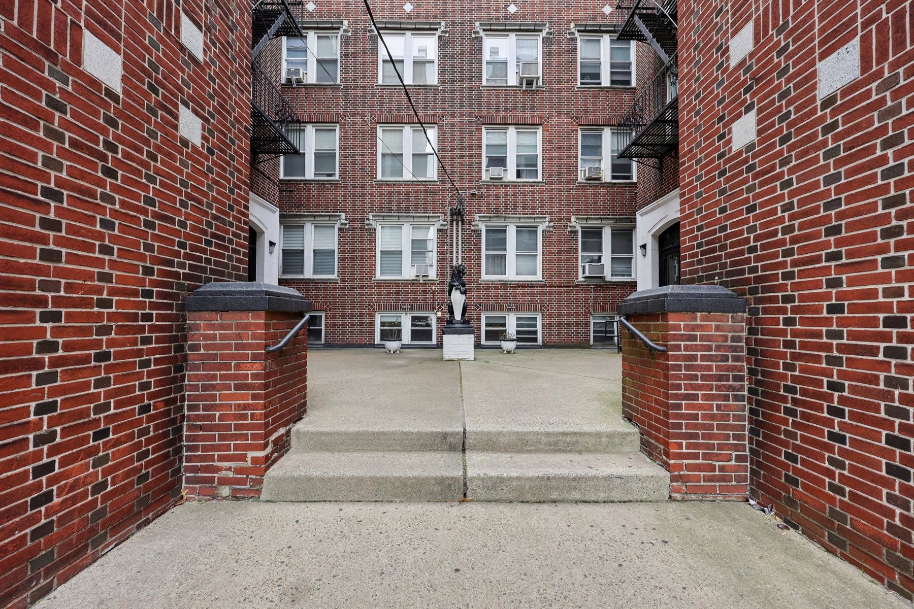 3726 PARK AVE Unit: C5