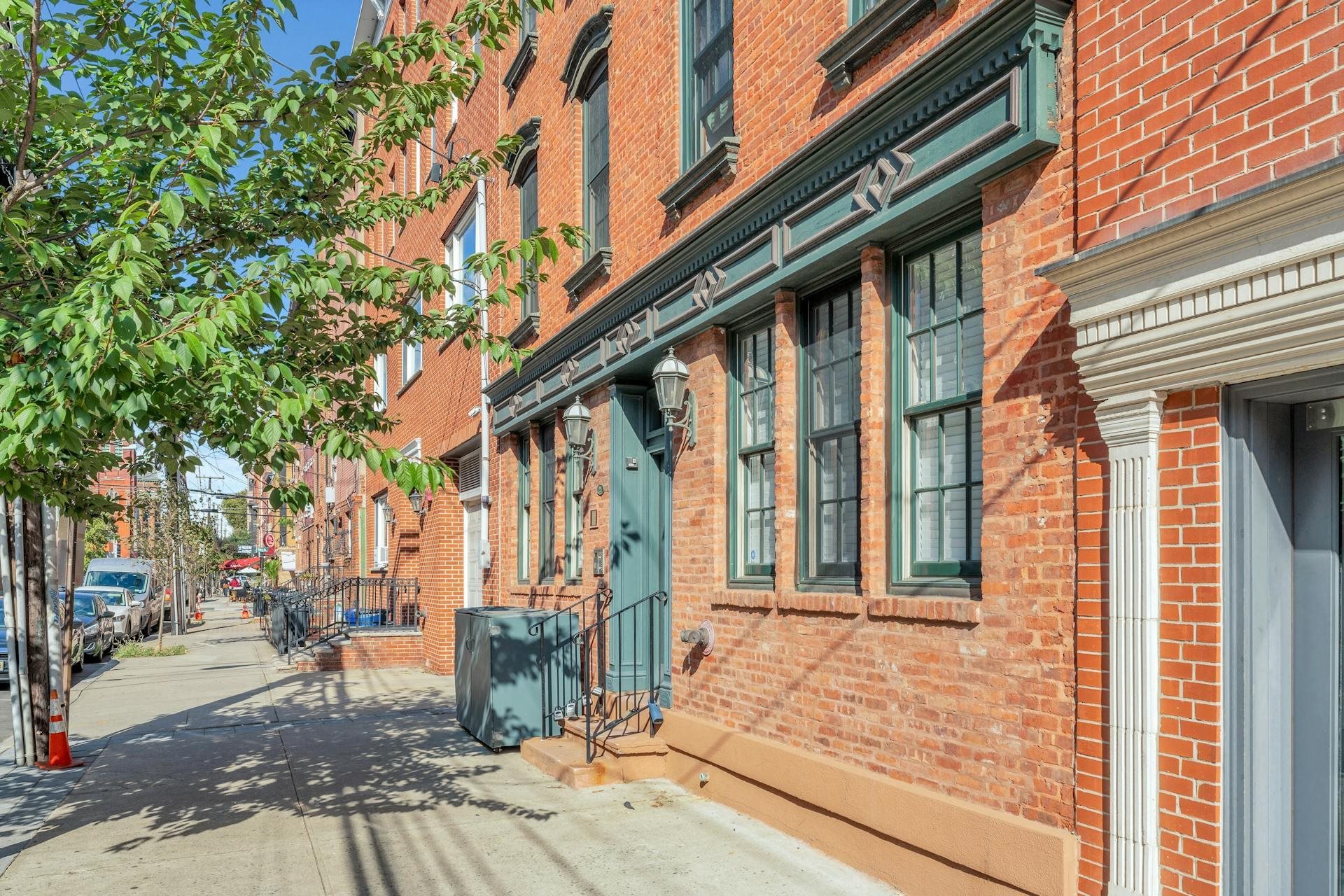 221 WILLOW AVE Unit: 1L