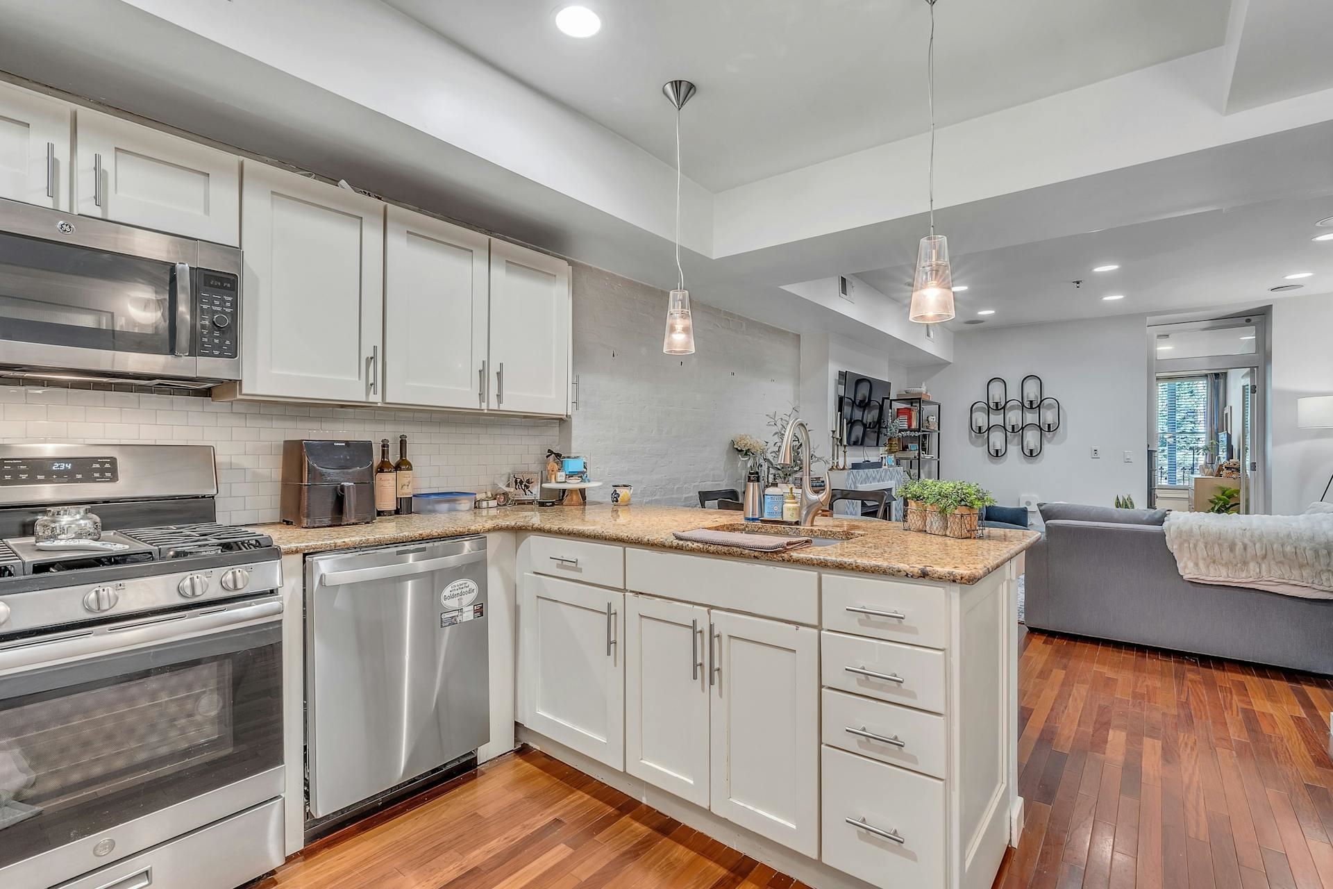 221 WILLOW AVE Unit: 1L