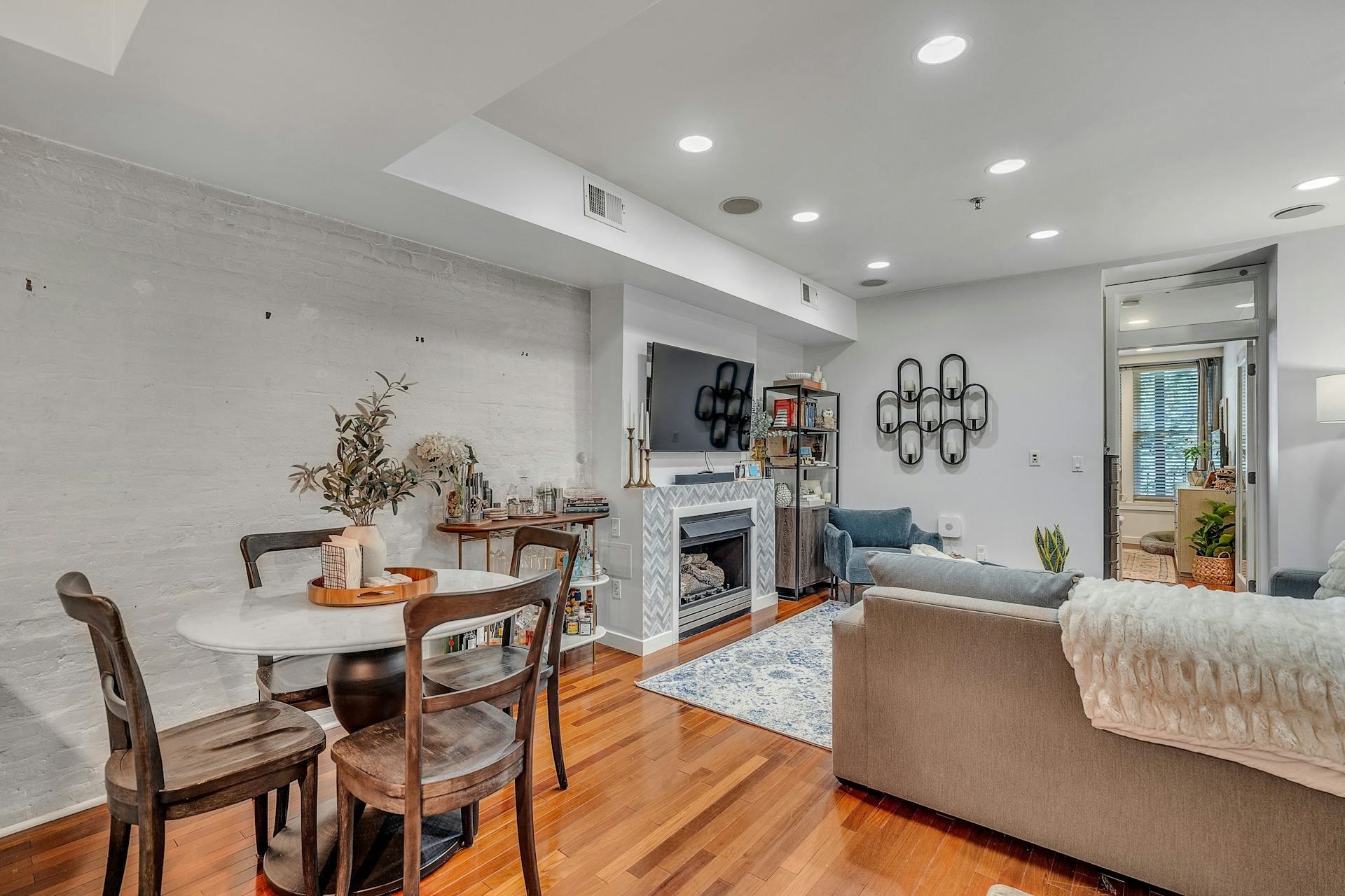 221 WILLOW AVE Unit: 1L