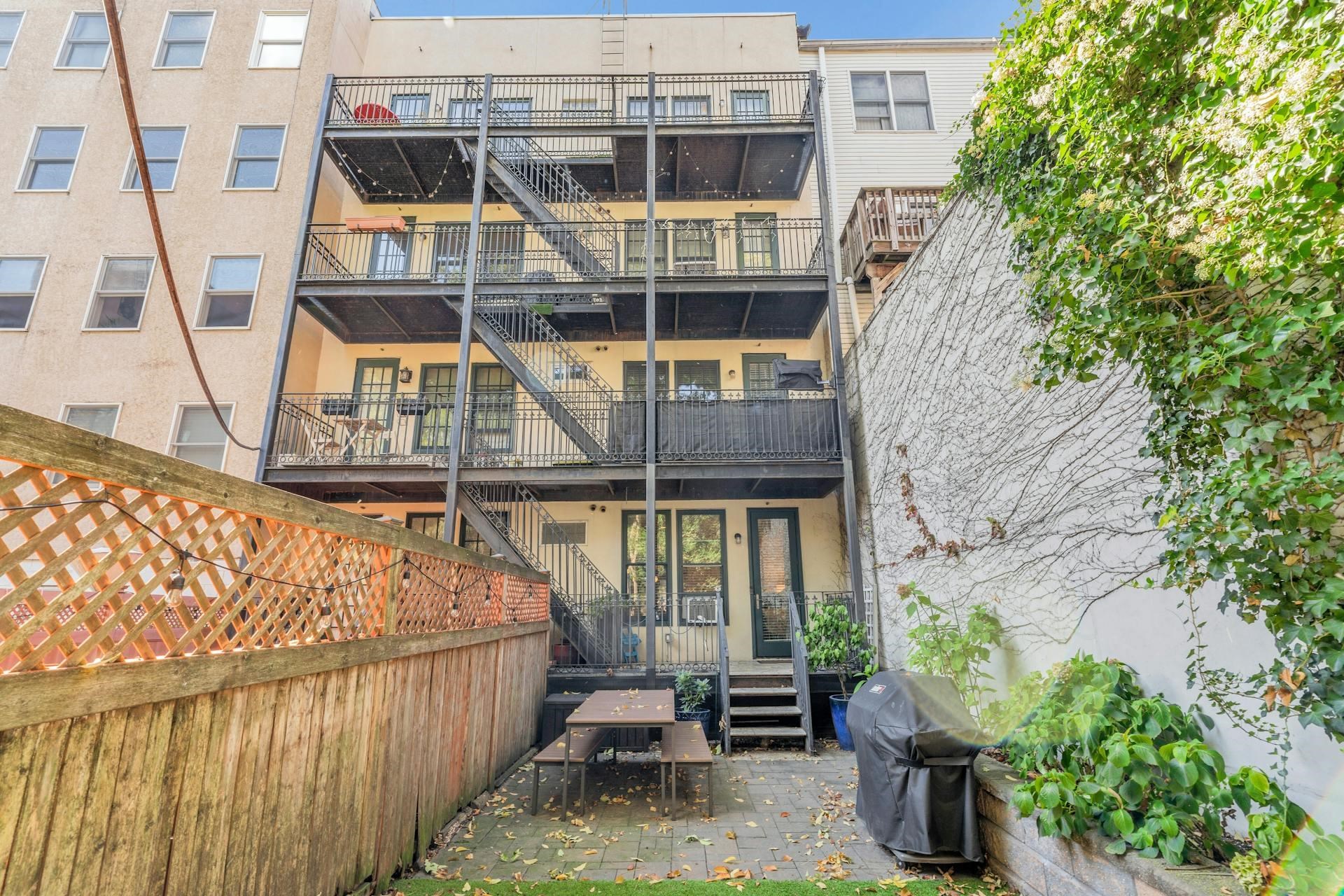 221 WILLOW AVE Unit: 1L