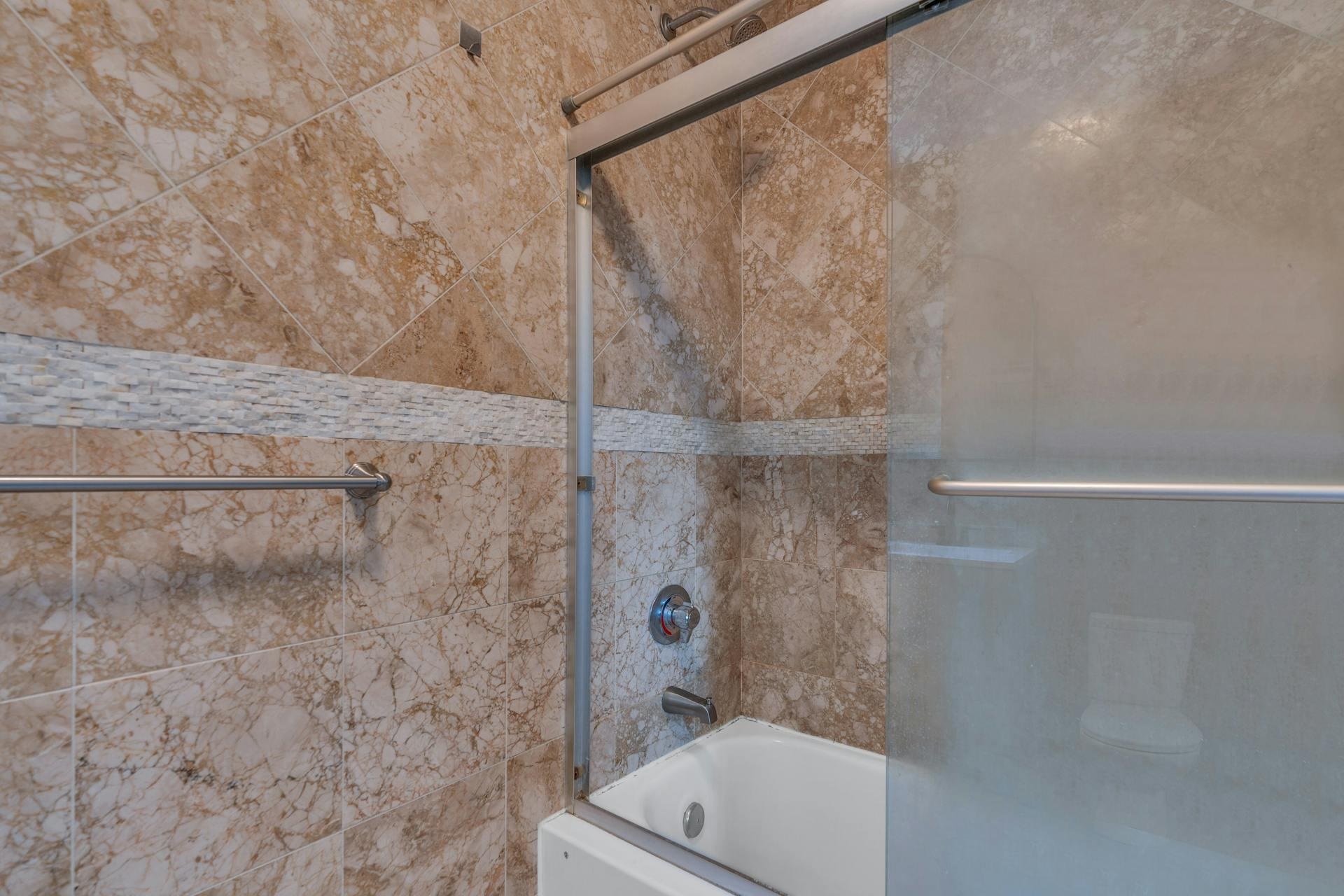 2600 KENNEDY BLVD Unit: 3F