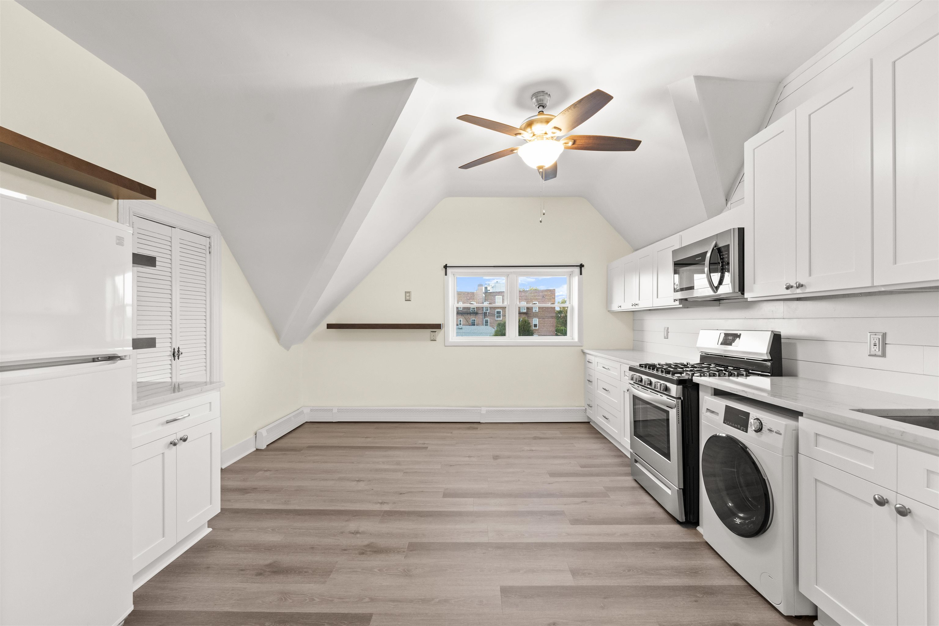 146 AVENUE C Unit: 3