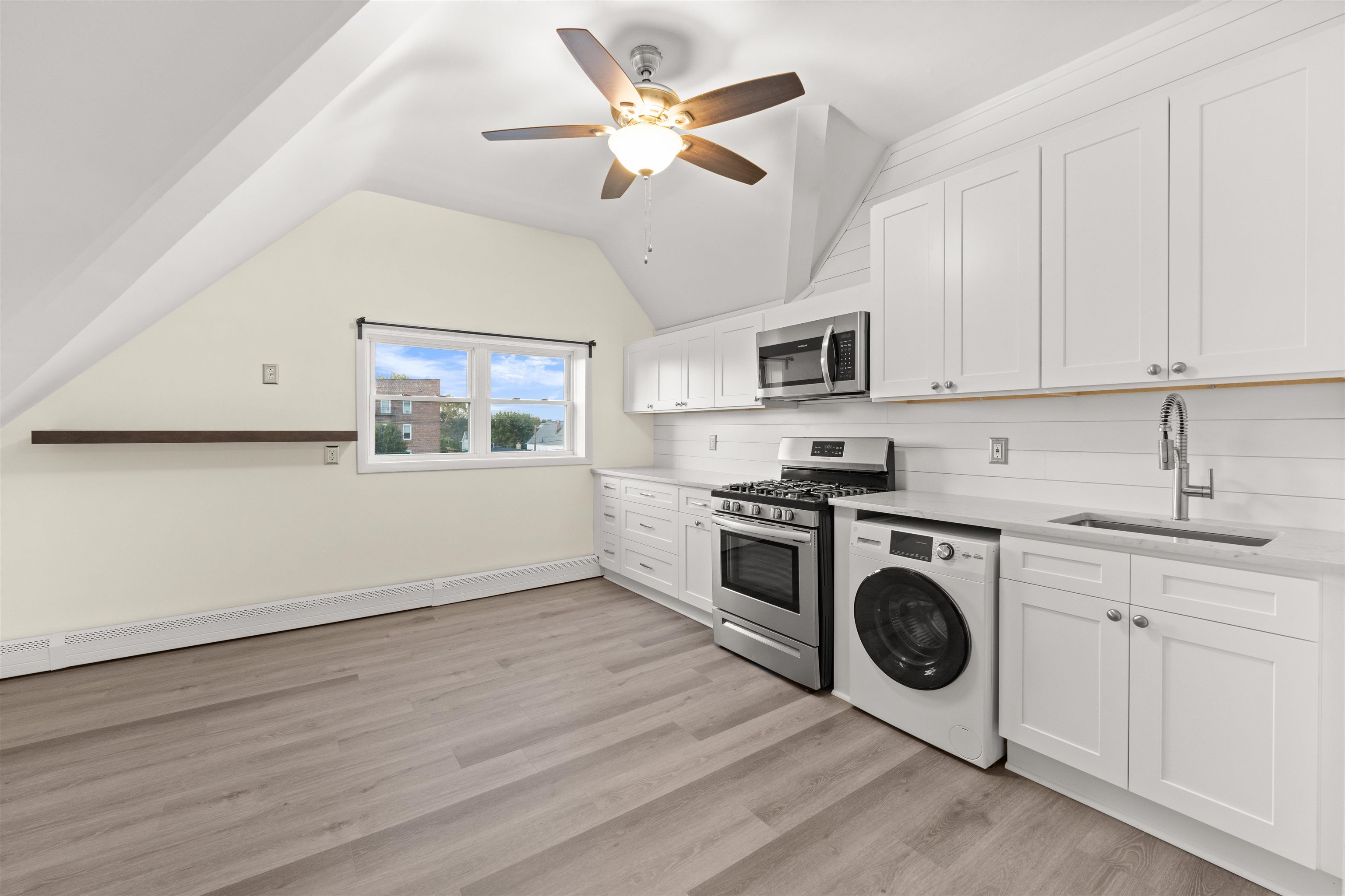 146 AVENUE C Unit: 3