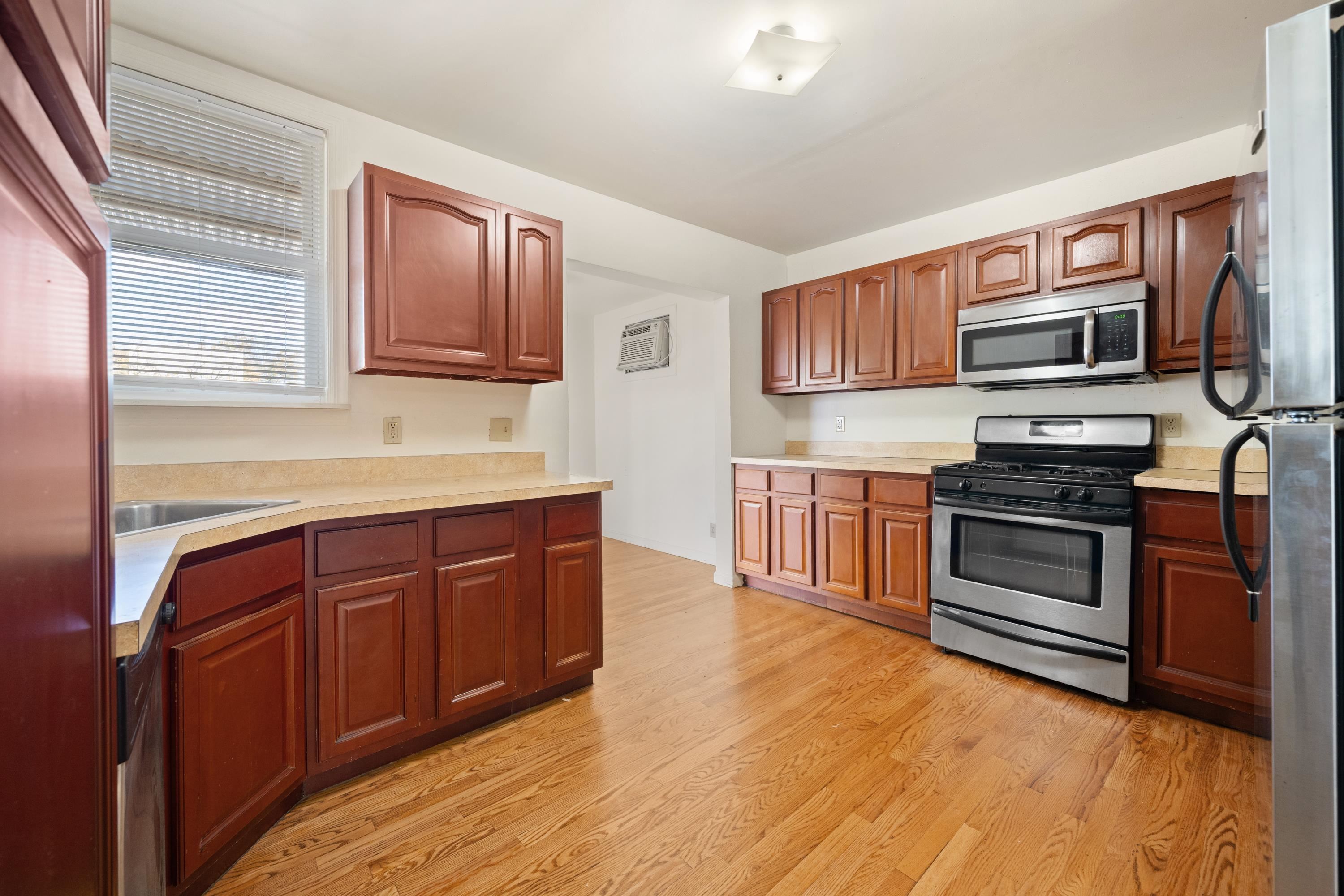 81 WEST 25TH ST Unit: 1