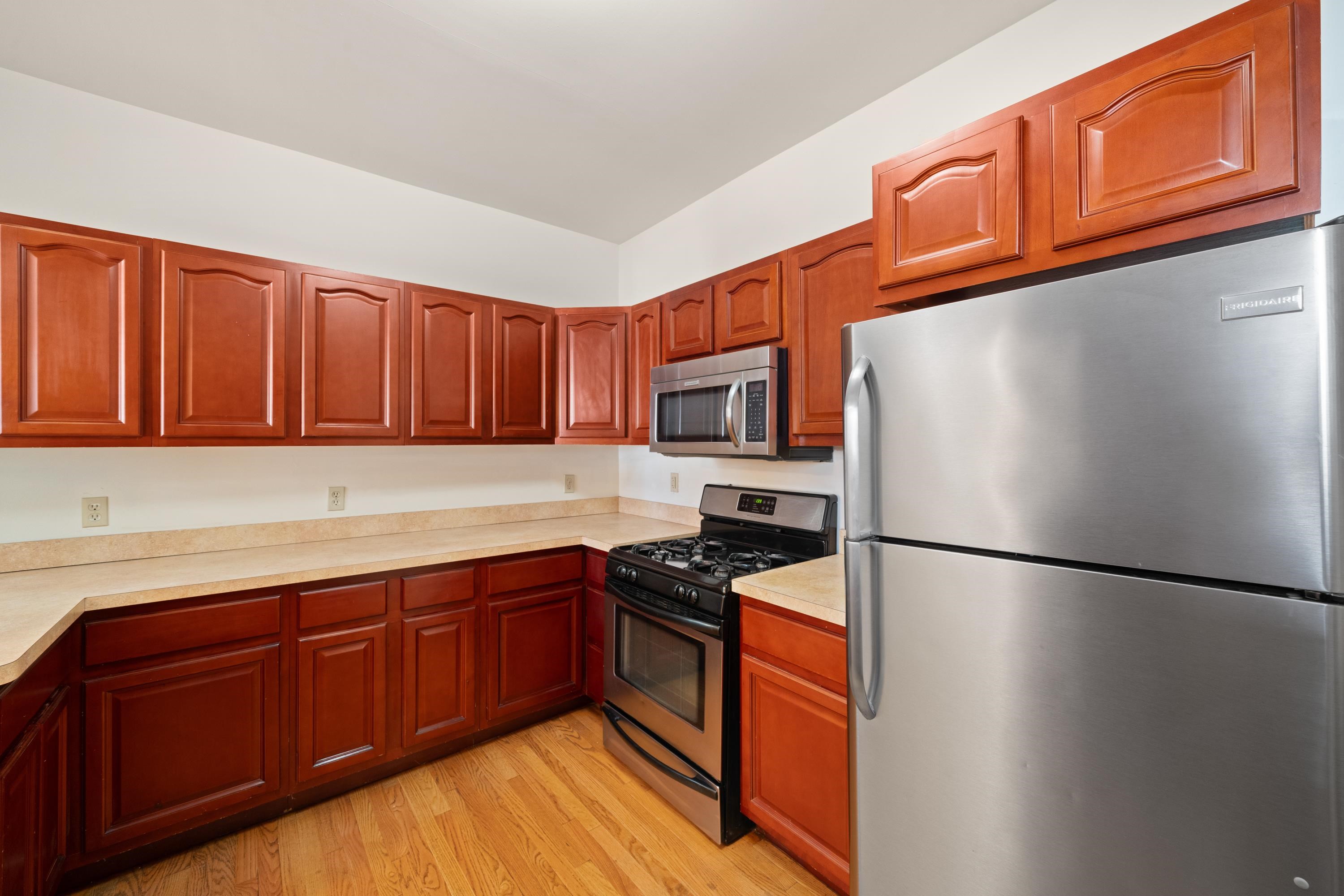 81 WEST 25TH ST Unit: 1