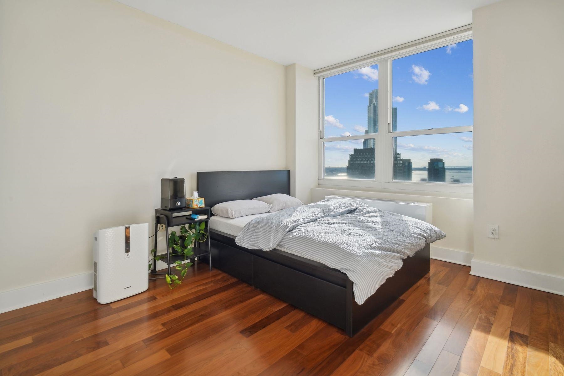 88 MORGAN ST Unit: PH2-6