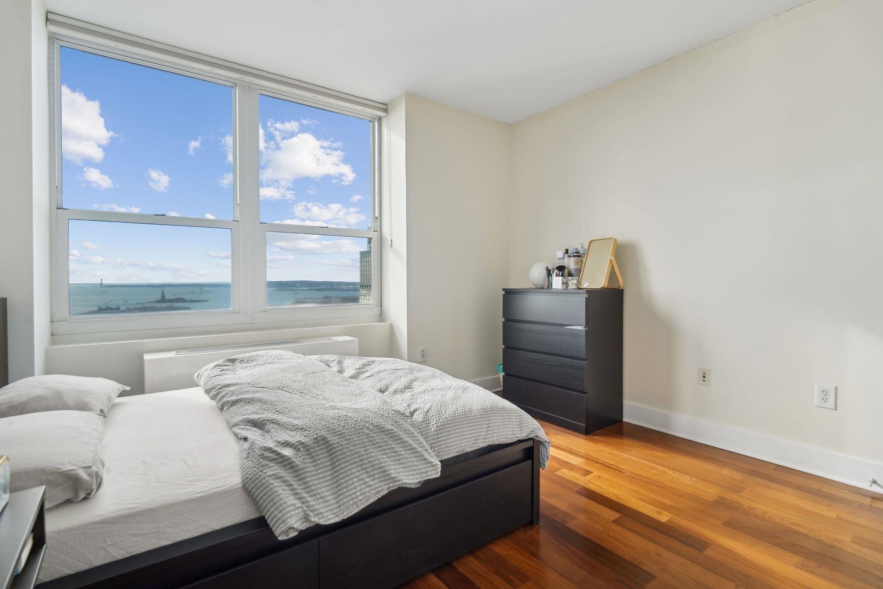 88 MORGAN ST Unit: PH2-6