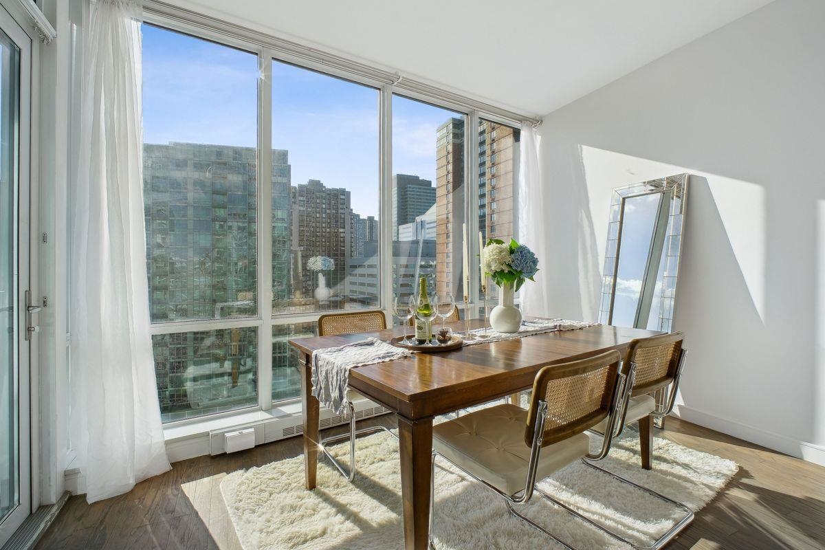 1 SHORE LANE Unit: 2011