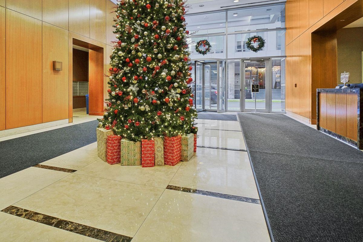 1 SHORE LANE Unit: 2011