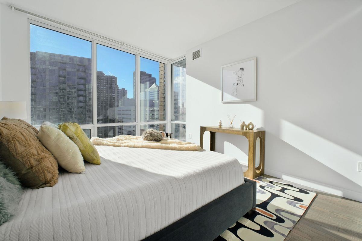 1 SHORE LANE Unit: 2011