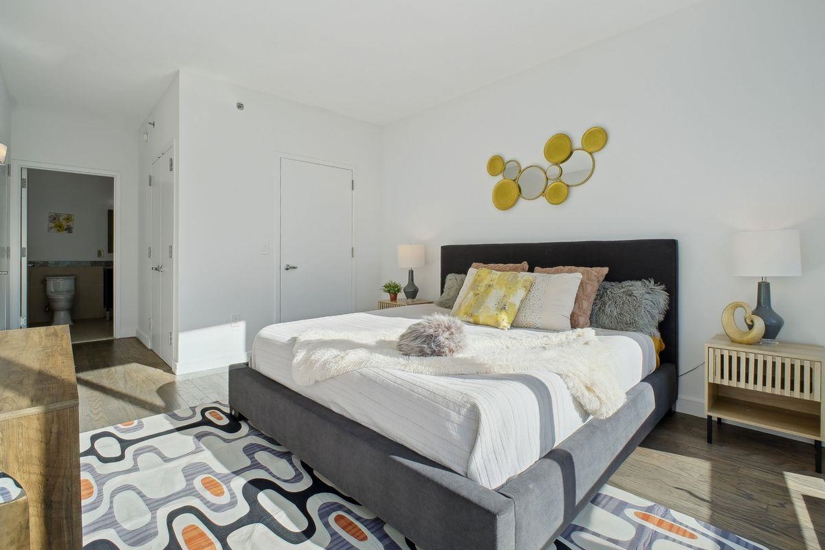 1 SHORE LANE Unit: 2011