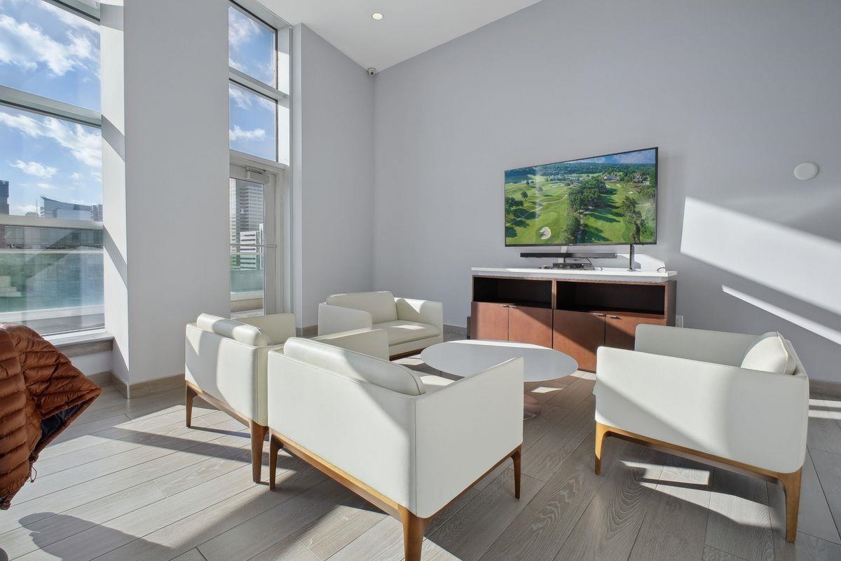 1 SHORE LANE Unit: 2011