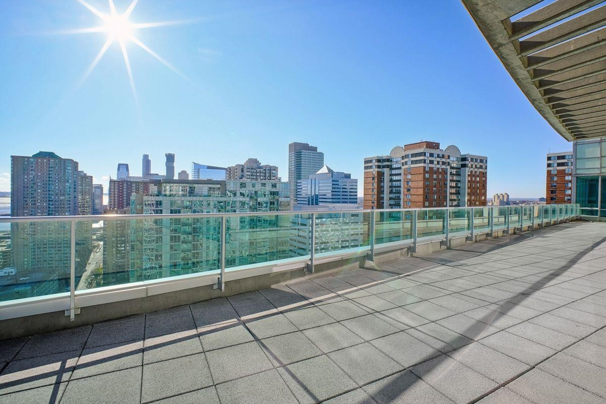 1 SHORE LANE Unit: 2011