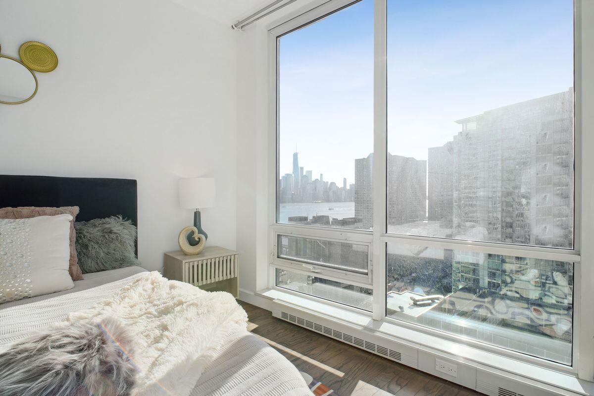 1 SHORE LANE Unit: 2011