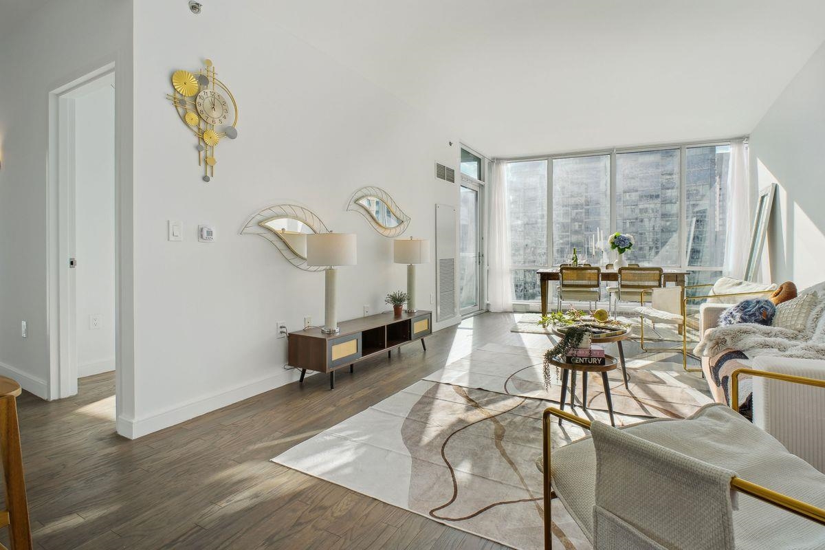 1 SHORE LANE Unit: 2011