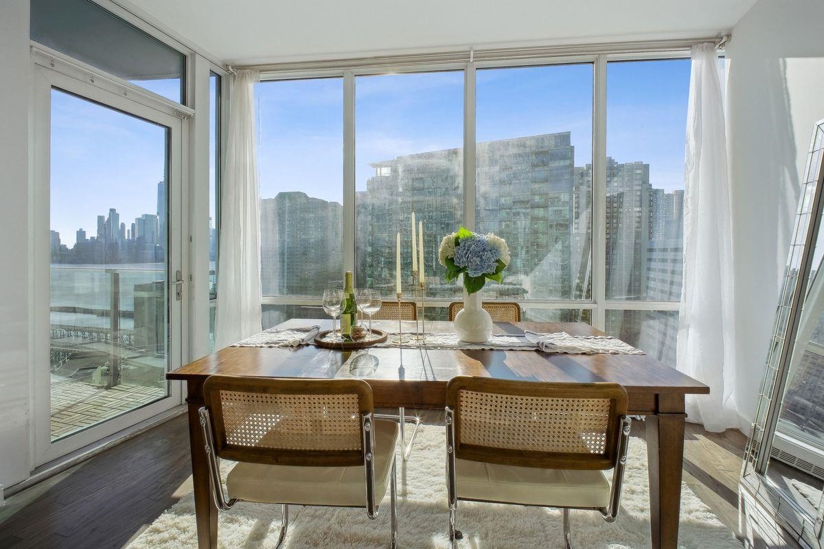 1 SHORE LANE Unit: 2011