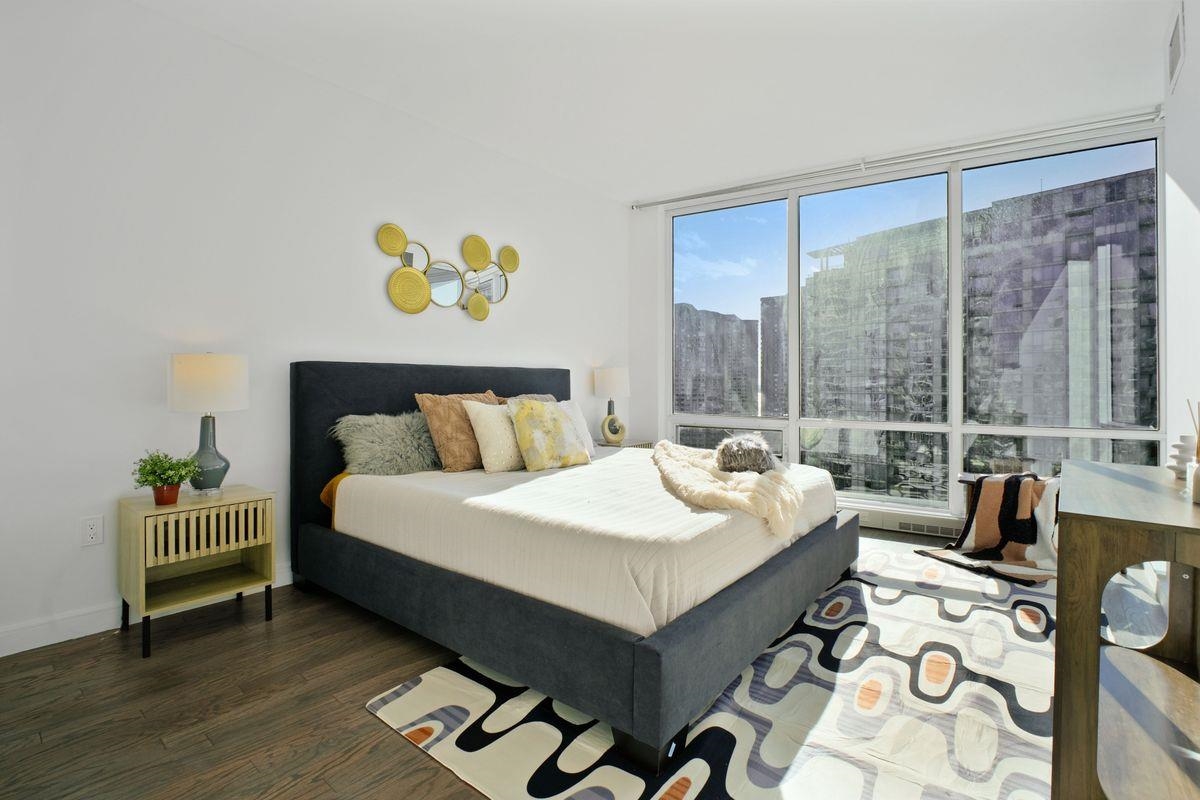 1 SHORE LANE Unit: 2011