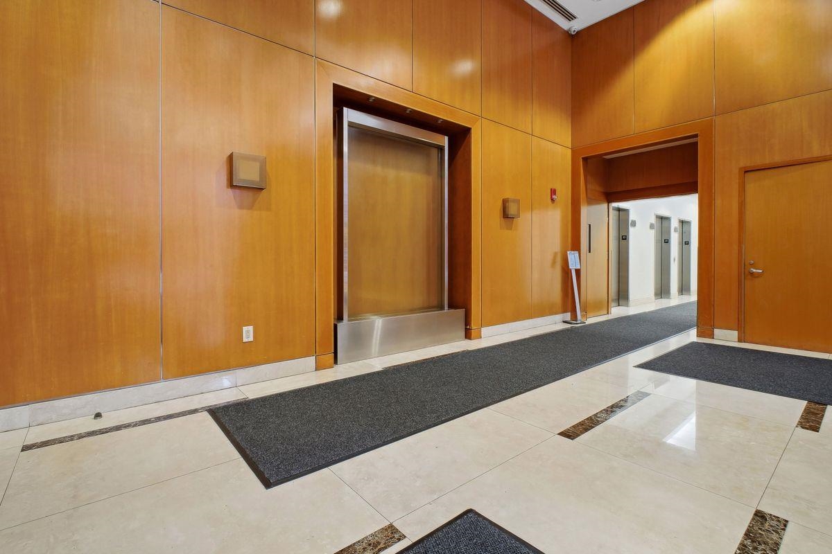 1 SHORE LANE Unit: 2011