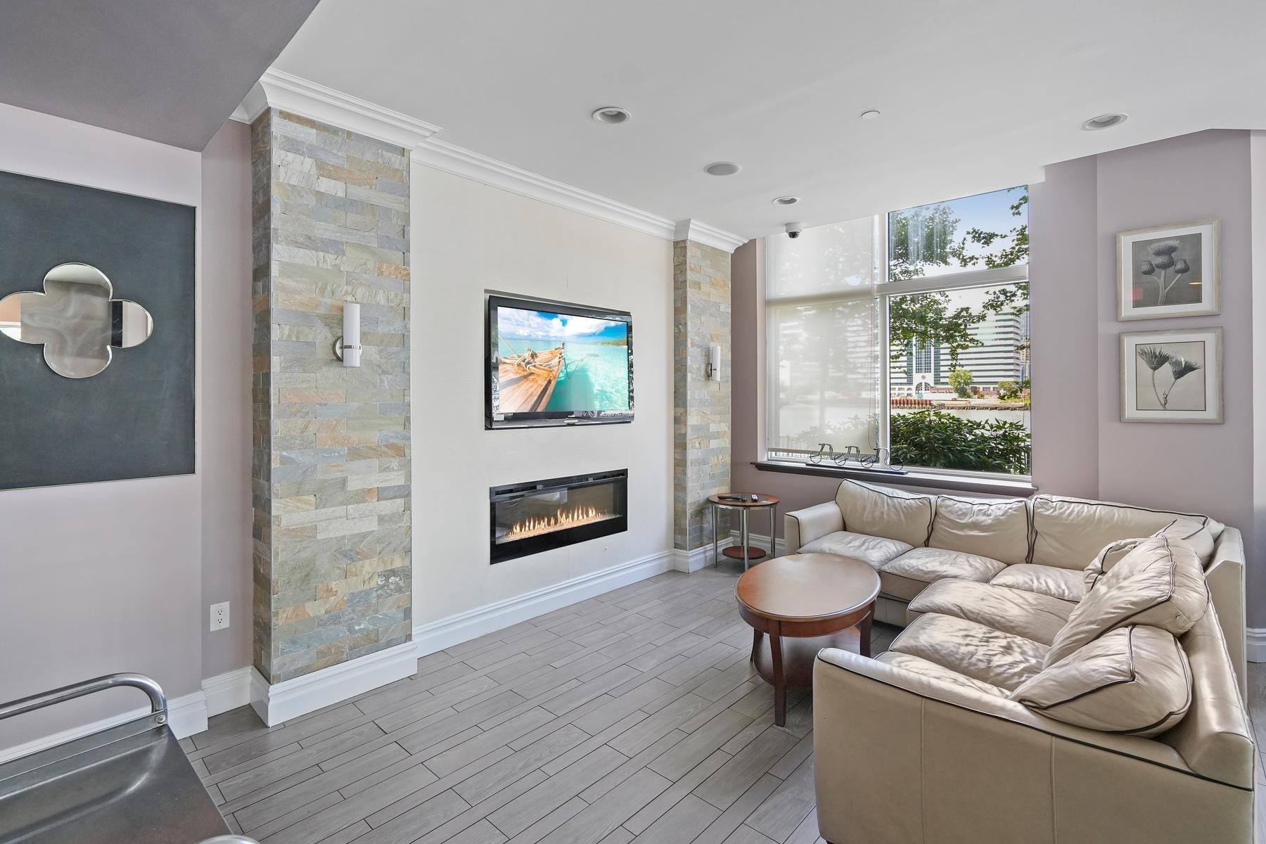 20 2ND ST Unit: 1011