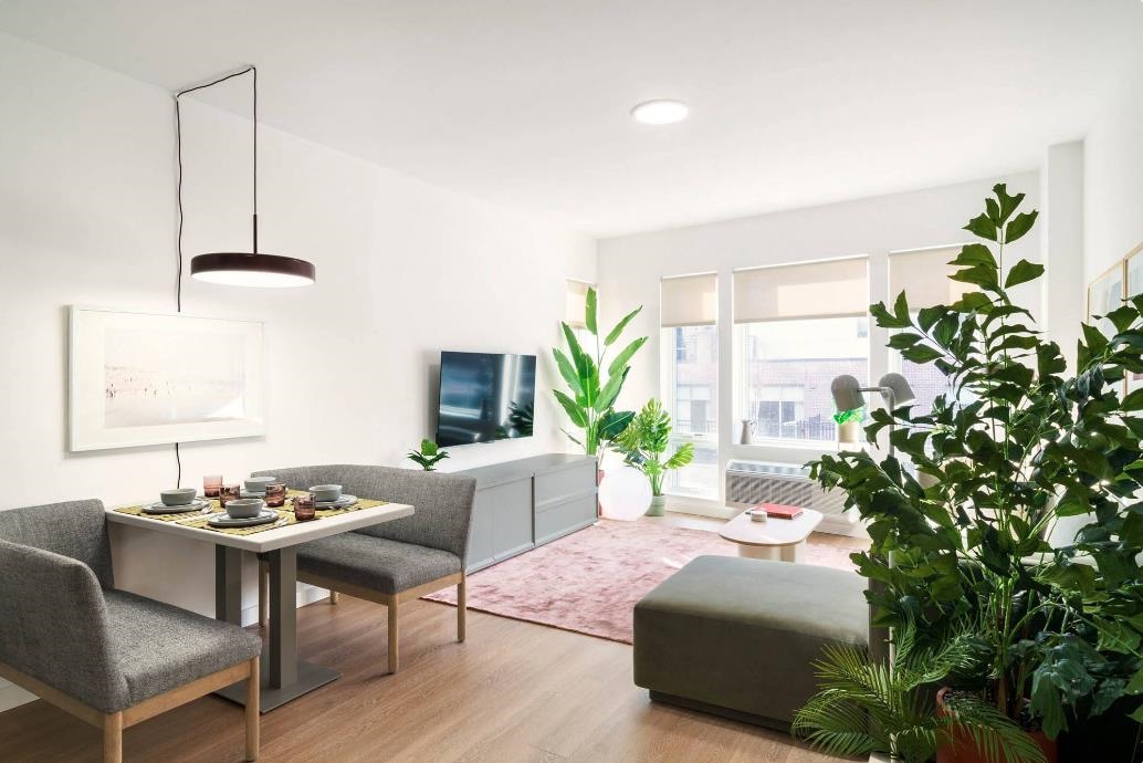 3 NEW YORK AVE Unit: 236