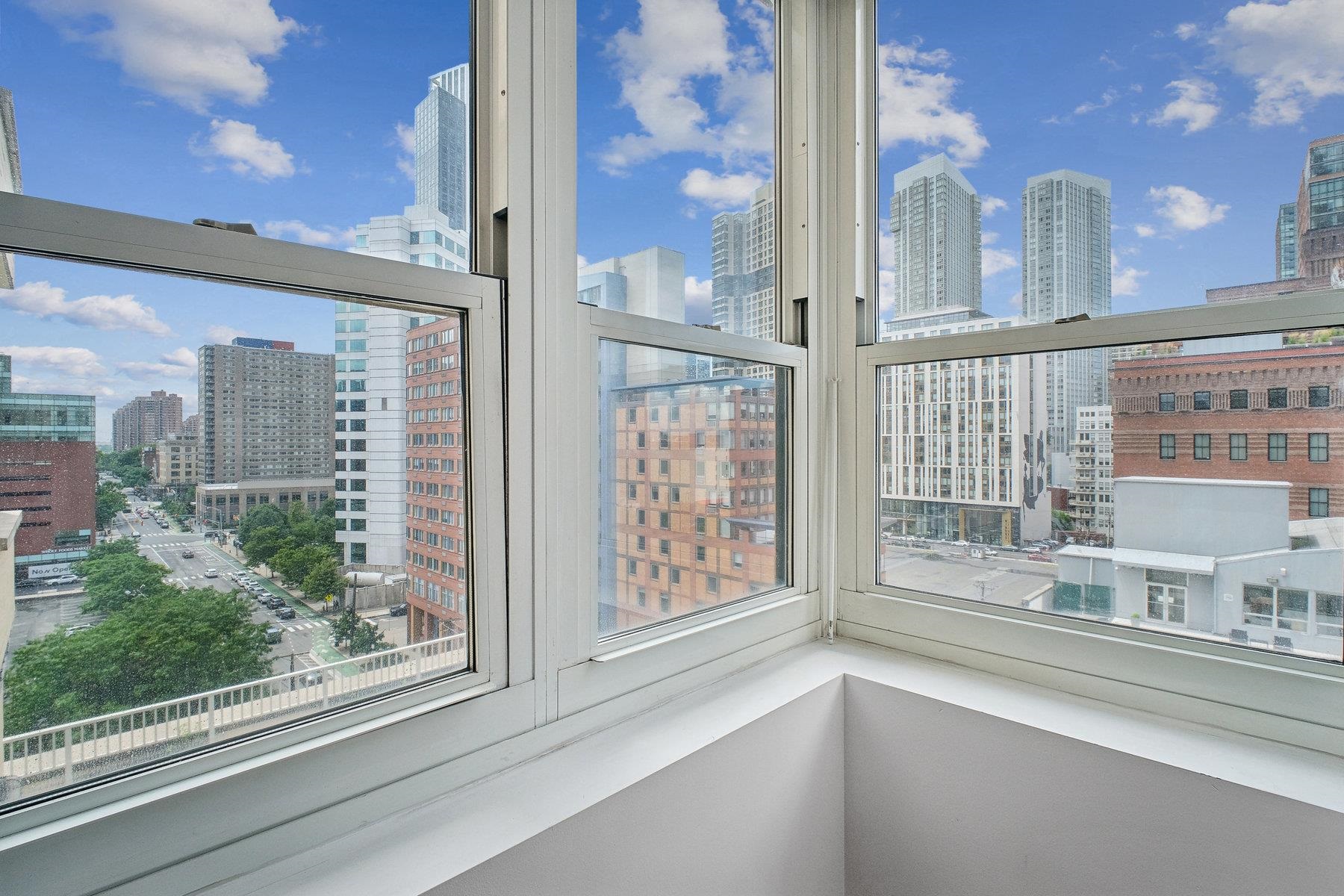 88 MORGAN ST Unit: 909