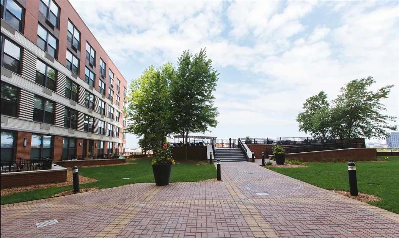 102 CHRISTOPHER COLUMBUS DR Unit: 1003